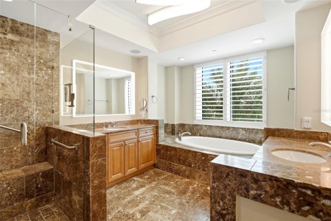 Condo in Saint Petersburg, Florida, 2 bedrooms № 2106699 - photo 21