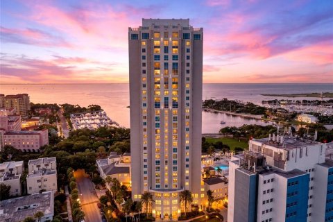 Condo in Saint Petersburg, Florida, 2 bedrooms № 2106699