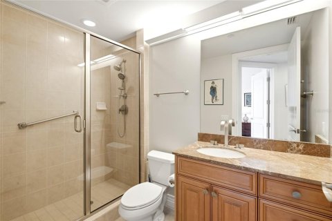 Condo in Saint Petersburg, Florida, 2 bedrooms № 2106699 - photo 27