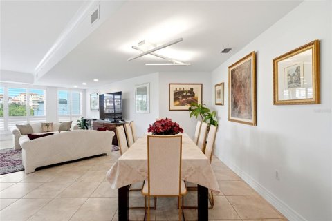 Condo in Saint Petersburg, Florida, 2 bedrooms № 2106699 - photo 6