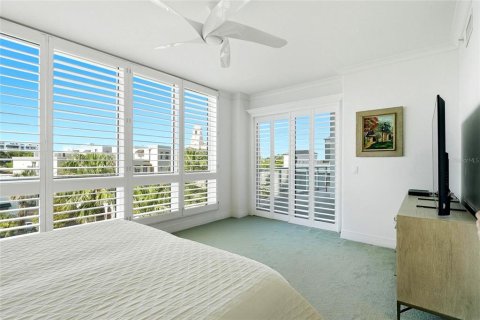 Condo in Saint Petersburg, Florida, 2 bedrooms № 2106699 - photo 20