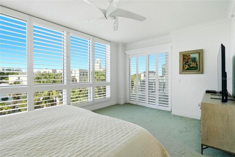Condo in Saint Petersburg, Florida, 2 bedrooms № 2106699 - photo 18