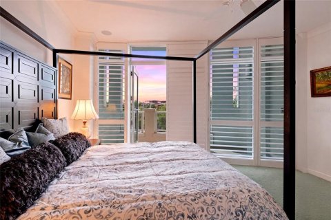 Condo in Saint Petersburg, Florida, 2 bedrooms № 2106699 - photo 25