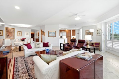 Condo in Saint Petersburg, Florida, 2 bedrooms № 2106699 - photo 10