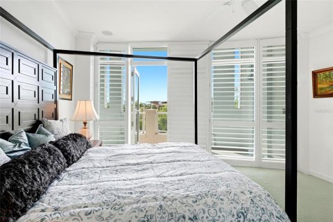 Condo in Saint Petersburg, Florida, 2 bedrooms № 2106699 - photo 24