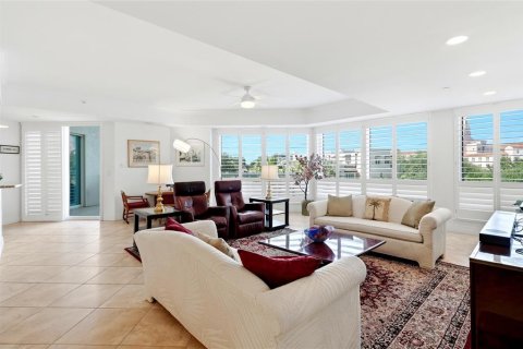 Condo in Saint Petersburg, Florida, 2 bedrooms № 2106699 - photo 8
