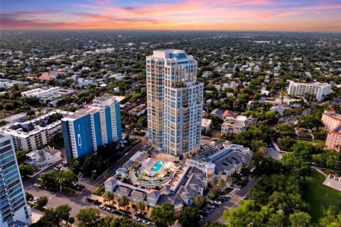 Condo in Saint Petersburg, Florida, 2 bedrooms № 2106699 - photo 30