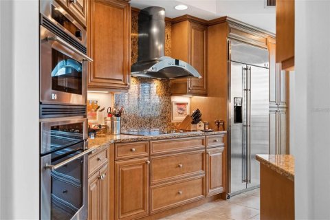 Condo in Saint Petersburg, Florida, 2 bedrooms № 2106699 - photo 12