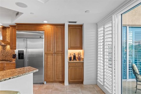 Condo in Saint Petersburg, Florida, 2 bedrooms № 2106699 - photo 11