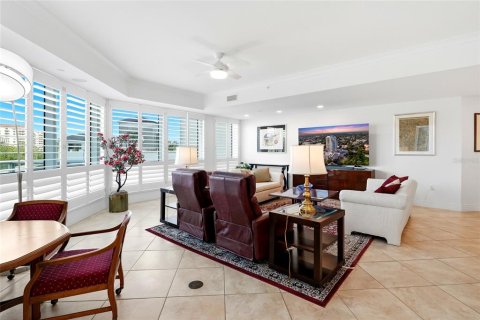 Condo in Saint Petersburg, Florida, 2 bedrooms № 2106699 - photo 7