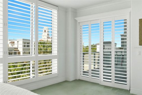 Condo in Saint Petersburg, Florida, 2 bedrooms № 2106699 - photo 19