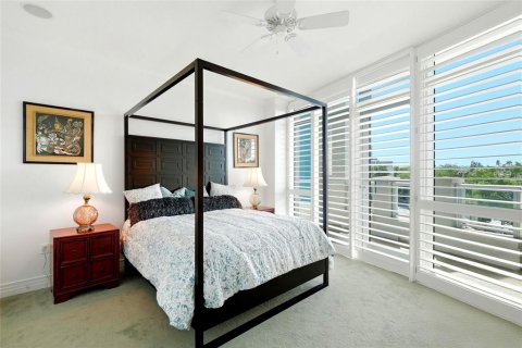 Condo in Saint Petersburg, Florida, 2 bedrooms № 2106699 - photo 22