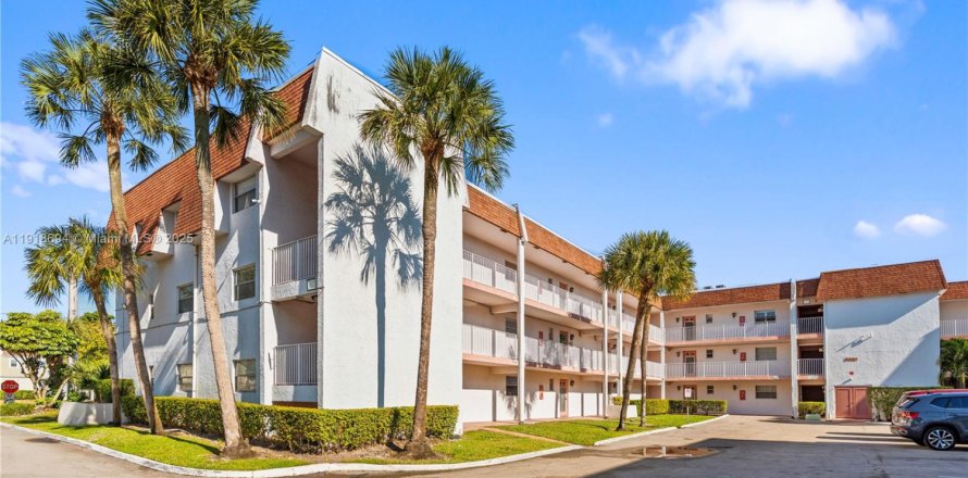 Condo in Tamarac, Florida, 2 bedrooms  № 1974245