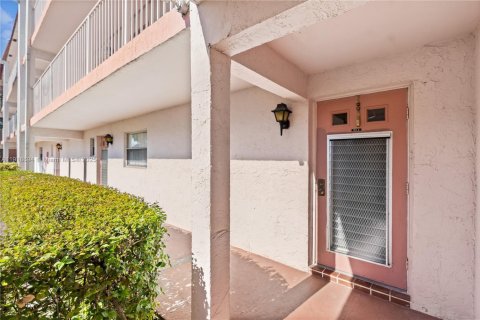 Condo in Tamarac, Florida, 2 bedrooms  № 1974245 - photo 2