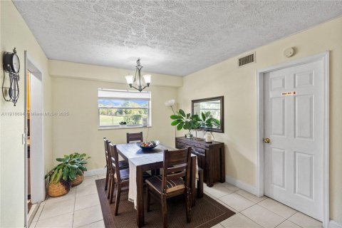 Condo in Tamarac, Florida, 2 bedrooms  № 1974245 - photo 6