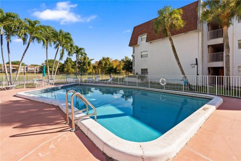 Condo in Tamarac, Florida, 2 bedrooms  № 1974245 - photo 18