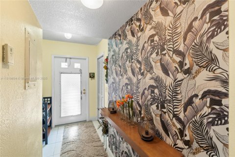 Condo in Tamarac, Florida, 2 bedrooms  № 1974245 - photo 3