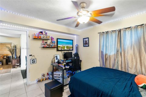 Condo in Tamarac, Florida, 2 bedrooms  № 1974245 - photo 13