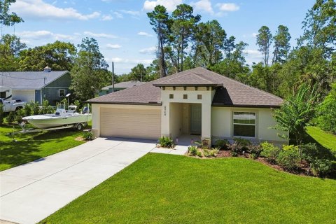Casa en Weeki Wachee, Florida 3 dormitorios, 154.03 m2 № 2156112