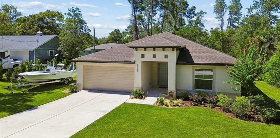 Casa en Weeki Wachee, Florida 3 dormitorios, 154.03 m2 № 2156112