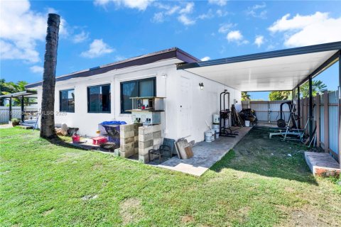 House in Homestead, Florida 4 bedrooms, 175.86 sq.m. № 2080630 - photo 28