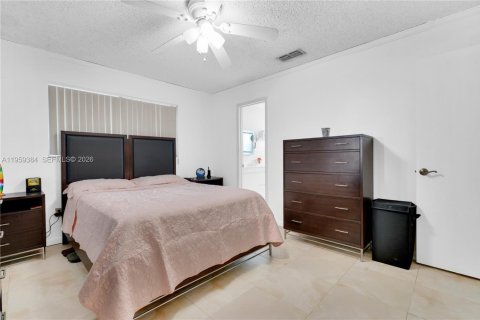 House in Homestead, Florida 4 bedrooms, 175.86 sq.m. № 2080630 - photo 17