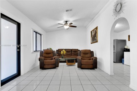 House in Homestead, Florida 4 bedrooms, 175.86 sq.m. № 2080630 - photo 5