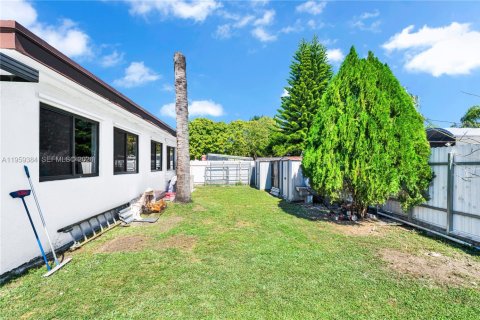 House in Homestead, Florida 4 bedrooms, 175.86 sq.m. № 2080630 - photo 27