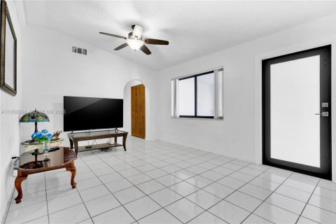House in Homestead, Florida 4 bedrooms, 175.86 sq.m. № 2080630 - photo 6