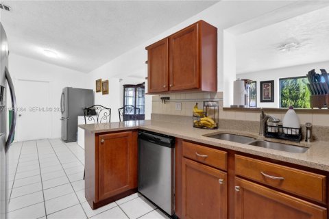 House in Homestead, Florida 4 bedrooms, 175.86 sq.m. № 2080630 - photo 11