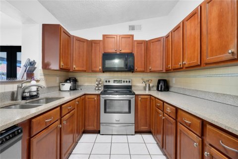 House in Homestead, Florida 4 bedrooms, 175.86 sq.m. № 2080630 - photo 10