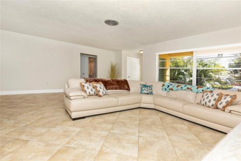 Villa ou maison à louer à Sarasota, Floride: 3 chambres, 156.82 m2 № 2425497 - photo 10
