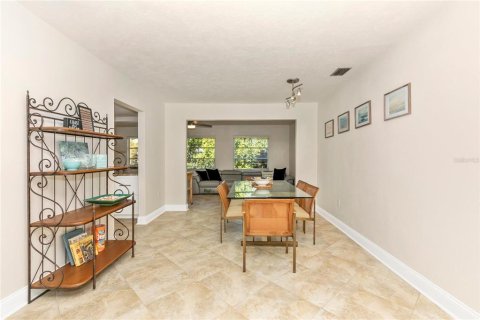 Villa ou maison à louer à Sarasota, Floride: 3 chambres, 156.82 m2 № 2425497 - photo 8