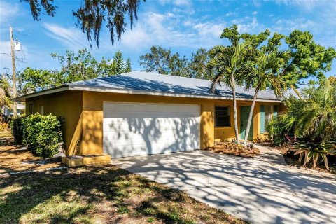 Villa ou maison à louer à Sarasota, Floride: 3 chambres, 156.82 m2 № 2425497 - photo 2