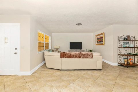 Villa ou maison à louer à Sarasota, Floride: 3 chambres, 156.82 m2 № 2425497 - photo 7
