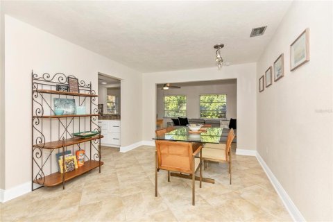 Villa ou maison à louer à Sarasota, Floride: 3 chambres, 156.82 m2 № 2425497 - photo 9