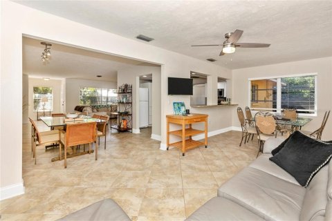 Villa ou maison à louer à Sarasota, Floride: 3 chambres, 156.82 m2 № 2425497 - photo 21