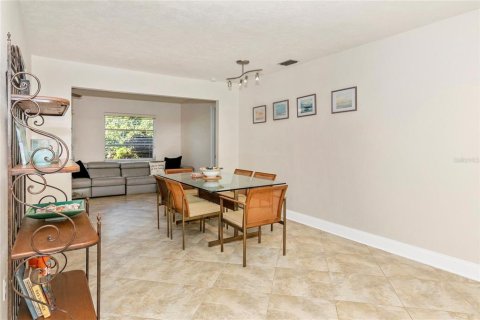 Villa ou maison à louer à Sarasota, Floride: 3 chambres, 156.82 m2 № 2425497 - photo 12
