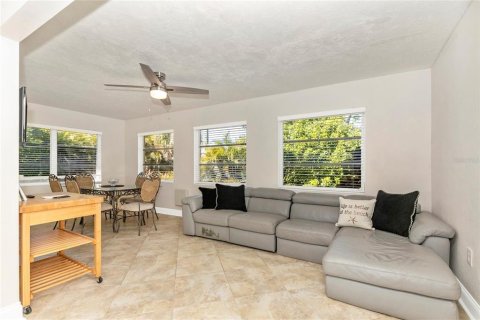 Villa ou maison à louer à Sarasota, Floride: 3 chambres, 156.82 m2 № 2425497 - photo 15