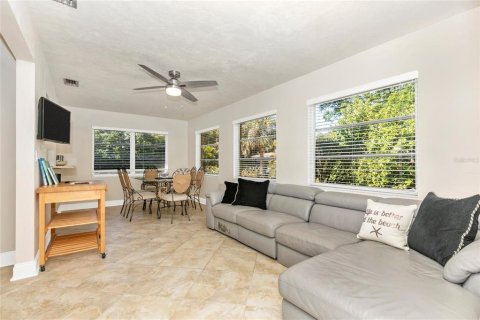 Villa ou maison à louer à Sarasota, Floride: 3 chambres, 156.82 m2 № 2425497 - photo 16