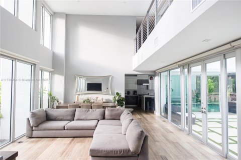 Casa en venta en South Miami, Florida, 5 dormitorios, 332.22 m2 № 1935526 - foto 25