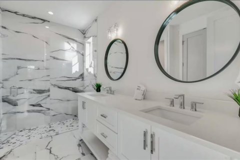 House in Bradenton Beach, Florida 7 bedrooms, 272.95 sq.m. № 2231951 - photo 20