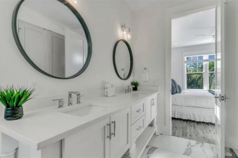 House in Bradenton Beach, Florida 7 bedrooms, 272.95 sq.m. № 2231951 - photo 19