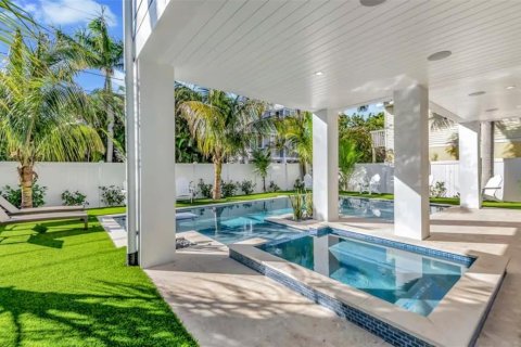 House in Bradenton Beach, Florida 7 bedrooms, 272.95 sq.m. № 2231951 - photo 6
