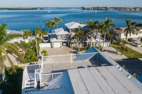 House in Bradenton Beach, Florida 7 bedrooms, 272.95 sq.m. № 2231951 - photo 5