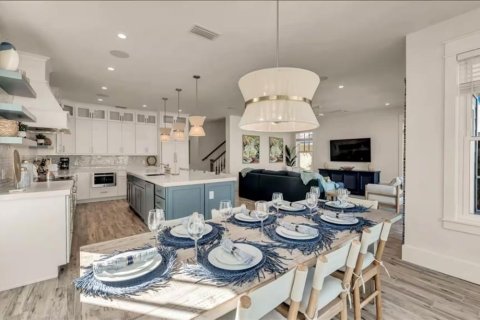 House in Bradenton Beach, Florida 7 bedrooms, 272.95 sq.m. № 2231951 - photo 8