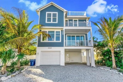 House in Bradenton Beach, Florida 7 bedrooms, 272.95 sq.m. № 2231951