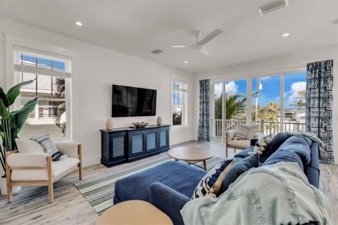 House in Bradenton Beach, Florida 7 bedrooms, 272.95 sq.m. № 2231951 - photo 14