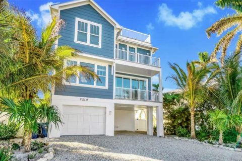 House in Bradenton Beach, Florida 7 bedrooms, 272.95 sq.m. № 2231951 - photo 2