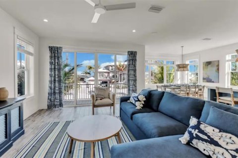 House in Bradenton Beach, Florida 7 bedrooms, 272.95 sq.m. № 2231951 - photo 13